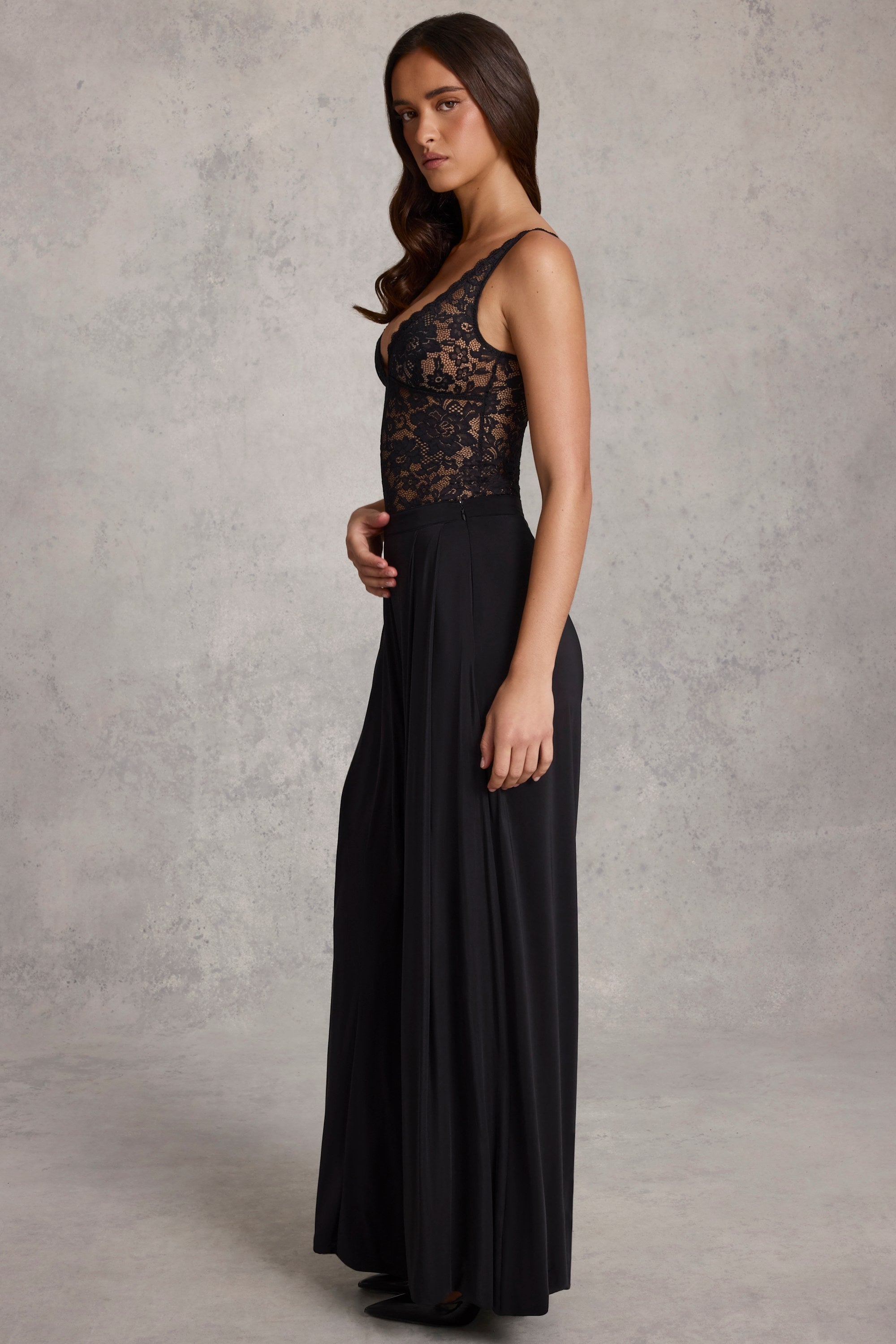 Mid-Rise Wide-Leg Trousers in Black